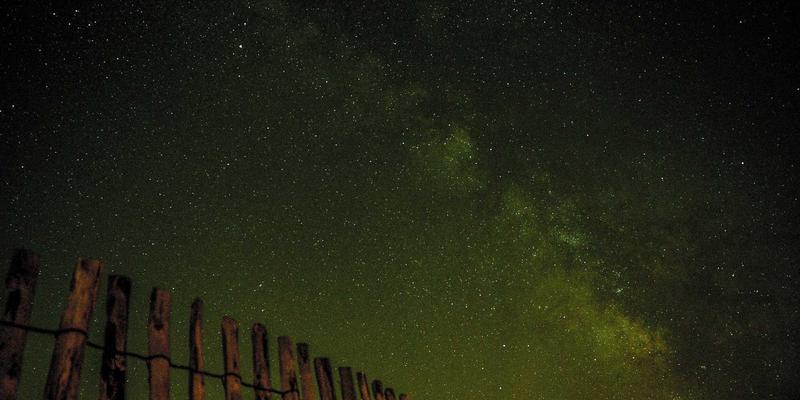 电子化学品国产化进程：半导体与显示面板关键原料的技术突破与产业机遇